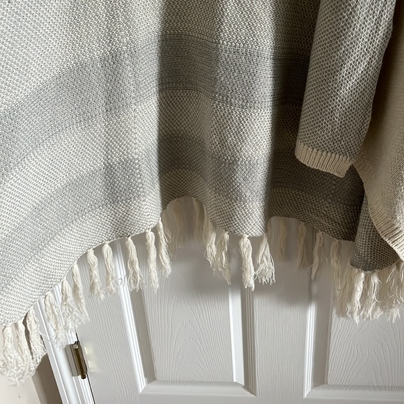 Lumiere Off White Sleeveless Sweater Cardigan Vest With Fringe Tassels Size S - Picture 4 of 9